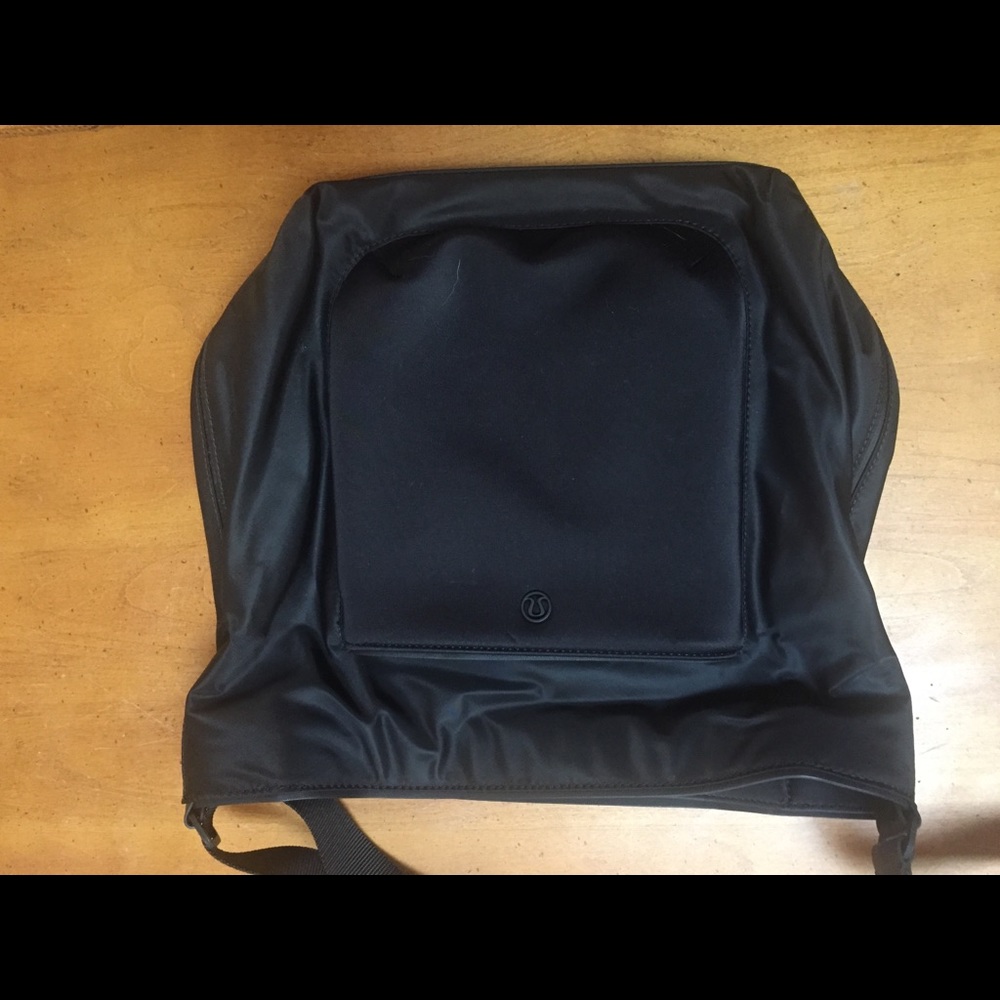 Never used Lululemon messenger bag. 15x13x5